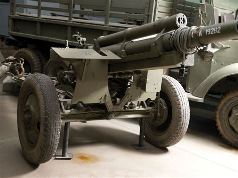 1940 45 Us Army Ordnance M2a1 105 Mm Howitzer And Carriage