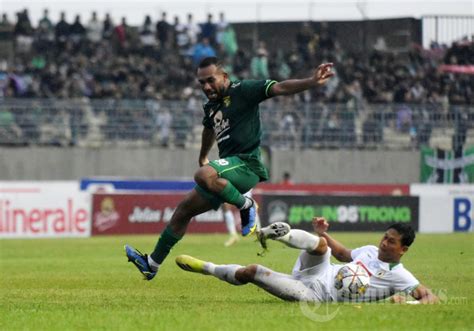 Persebaya Surabaya Kalahkan PSS Sleman 4 2 Foto 18 1957120