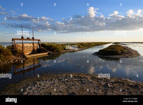 Vertical Rising Sluice Gate Hi Res Stock Photography And Images Alamy