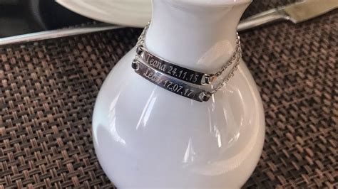 Детский золотой браслет с гравировкой имени и даты рождения. - YouTube