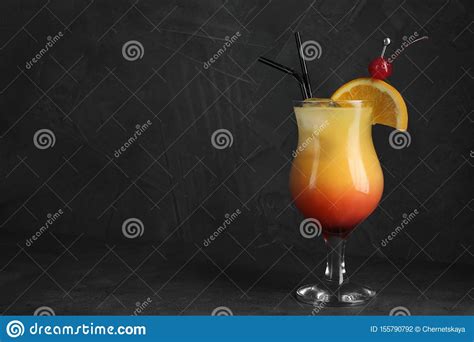 Nur Ein Cocktail Sex Am Strand Schwarzer Hintergrund Textbereich Stockfoto Bild Von
