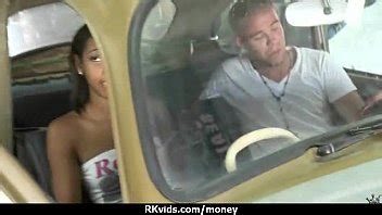 desesperada desnuda en público y folla para pagar el alquiler XVIDEOS