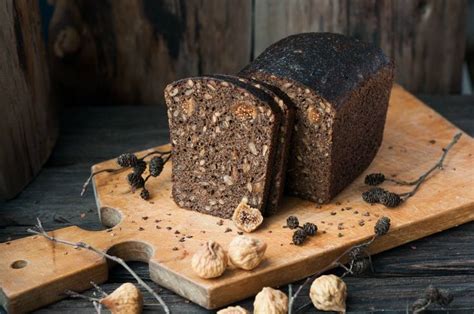 Рецепт - Ржаной заварной хлеб на ржаной закваске с семечками и инжиром ...