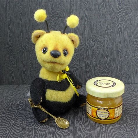 Bear-bee by Olga Ignatieva | Tedsby