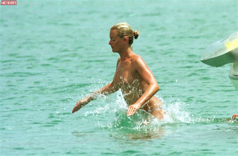 Naked Tracy Shaw Added 09 04 2018 By Unknown User