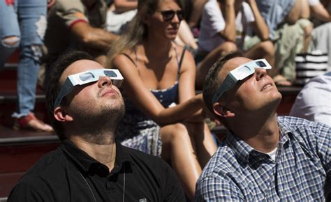 Gafas Para Ver El Eclipse Solar Conozca Dónde Comprarlas Y Cuánto Valen Bluradio