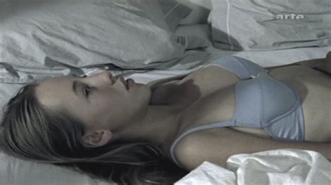 Naked Isild Le Besco In La Puce