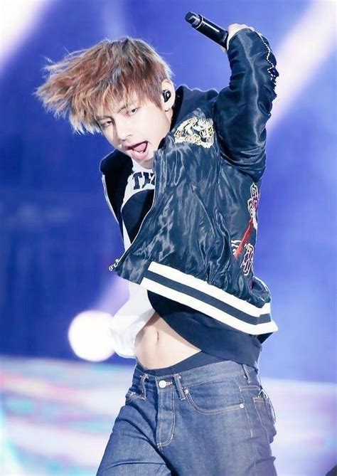 9 Potret Seksi V BTS Atau Kim Taehyung Yang Hot Menggoda