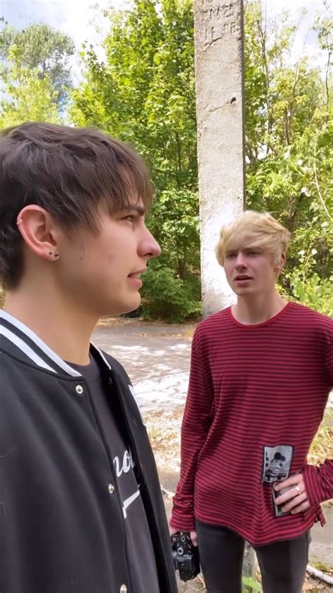 Pin By Rosie On Sam And Colby Sam And Colby Colby Brock Hot Emo Boy