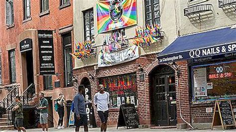 Cómo es Greenwich Village el barrio de Nueva York donde nació el movimiento gay Infobae