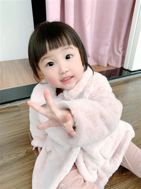 Sau 4 năm gia đình hot nhất MXH Trung Quốc một lần nữa khiến dân tình cảm thán Sao ai cũng đẹp