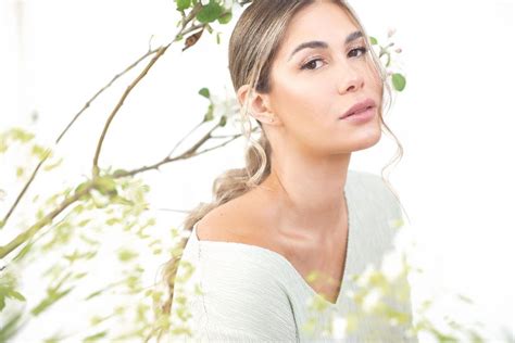 Este Es Mi Cuerpo Laura Prieto Muestra Sin Filtros Su Cuerpo En Bikini