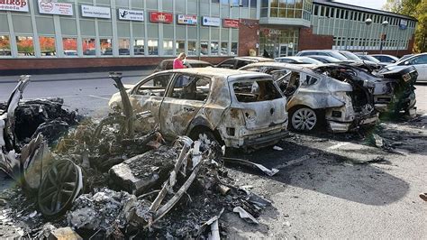 Sex bilar i brand i Södertälje kraftig rökutveckling SVT Nyheter