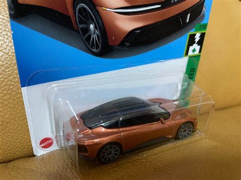 現貨 正版 全新 hot wheels 風火輪 小汽車 delorean alpha5 回到未來 電動車 書籍休閒與玩具 玩具公仔桌遊在旋轉拍賣