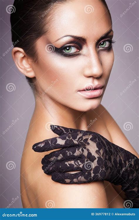 Close Up Portrait Of Brunette Woman Stock Photo Image Of Glamour Friendly 36977812
