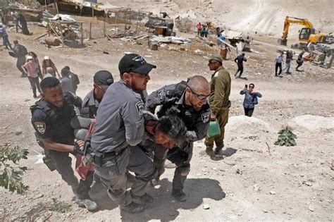 الجنائية الدولية نقل سكان الخان الأحمر جريمة حرب فلسطين أون لاين