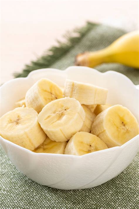 How to Freeze Bananas {and avoid discoloration} - TipBuzz