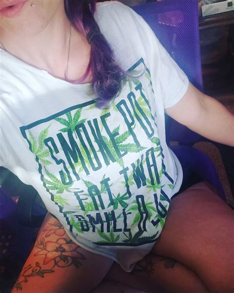 Smoke Pot Eat Twat Smile A Lot Nudes Girls NUDE PICS ORG