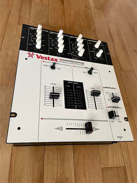 Vestax Pmc 05 Pro Ii White Panel Reverb