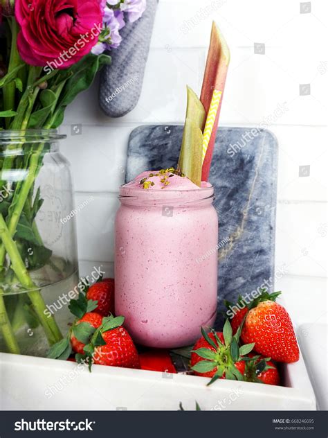 Mini Naked Cake Hipsters Stock Photo 668246695 Shutterstock