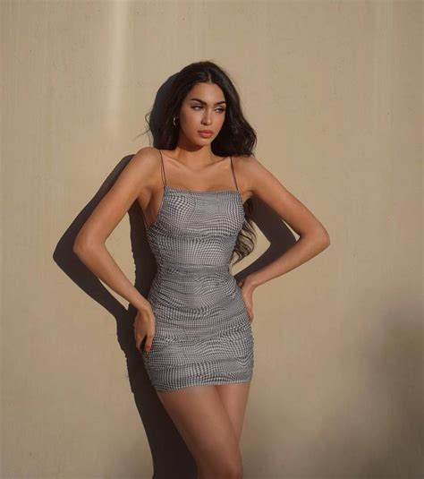 Dayna Roman Hot Instagram Model Biography Age Height Net Worth Boyfriend Pics BrightCeleb