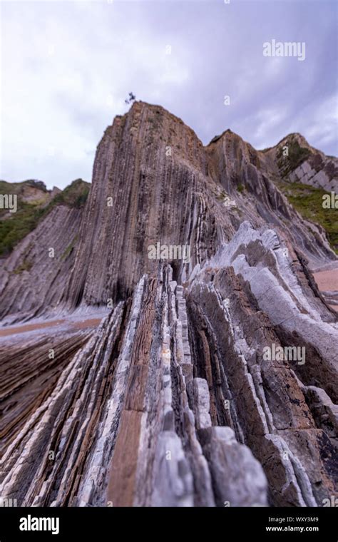 Flysch Itzurun Beach A Sequence Of Sedimentary Rock Layers Zumaia