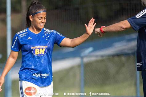 Vanessinha retorna da seleção e reforça o Cruzeiro na estreia do 