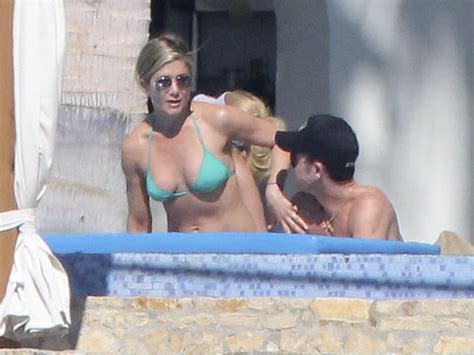 Jennifer Aniston Et Courteney Cox Sexy En Bikini Pour La Fin D Ann E Photos