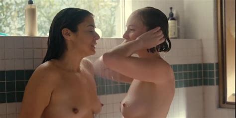 Hannah Einbinder And Lorenza Lzzo Nude Lesbian Sex Scene Fappenist