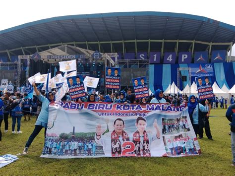 Rabu Biru Kota Malang Di Kampanye Akbar Partai Demokrat Malang Pariwara