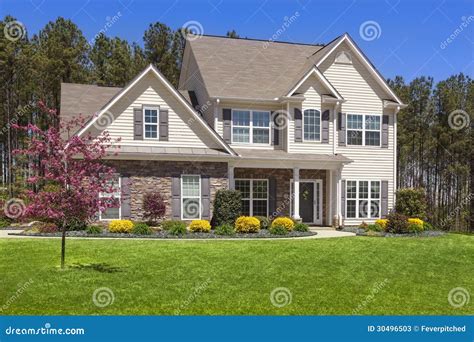 Belle Maison Moderne Nouvellement Construite Image stock - Image du ...
