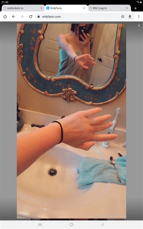 OnlyFans Glitchbolt Nude Photo