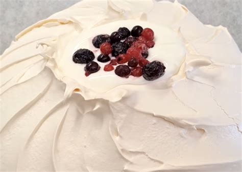 Aprenda A Fazer Pavlova Iogurte E Frutos Silvestres