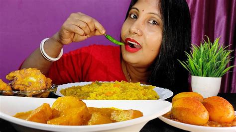 ASMR EATING KHICHDI WITH SPICY EGG MASALA DUM ALU ONION POKORA