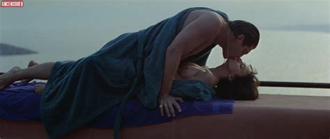 Naked Maria De Medeiros In Huevos De Oro