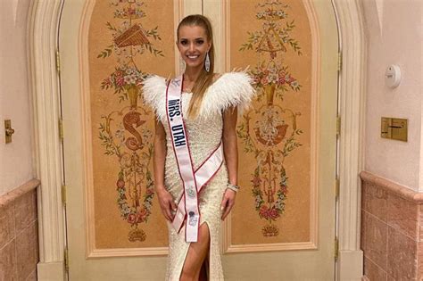 Hot Sexy Hannah Neeleman Bikini Pics