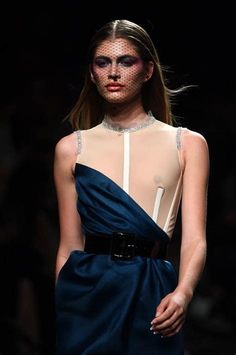 Transsexuelles Bikini Modell Danke Dass Ihr Versteht Dass Ich Ein Mensch Bin Kurier