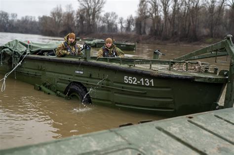 Felújított BMK-130 M vontató motorcsónakra tartottak gyártói ...
