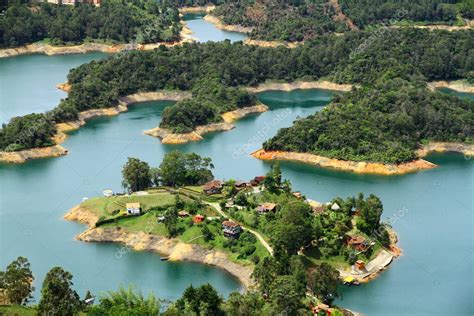 Una Hermosa Vista Panor Mica Del Lago Embalse El Penol Desde La