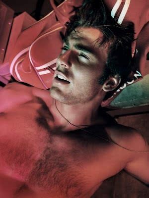 Pin By Stephanie Lynne On Chris Evans Chris Evans Shirtless Chris Evans Gay Chris Evans