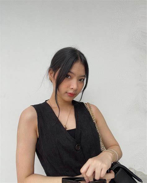 Macolet Ideas Pretty Brunette Friend Photos Album Cover Wallpaper Collage