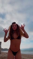 VIDEO ZS DF Sofie Dossi Dancing In A Bikini June Phun Org Forum