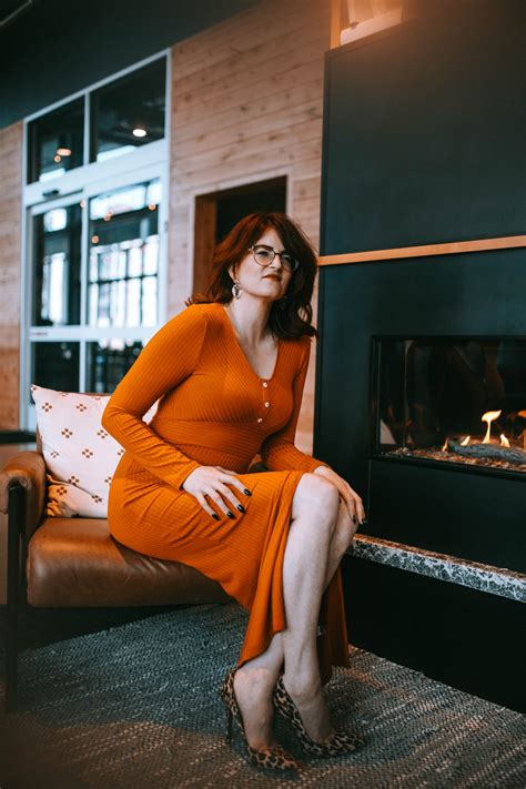 Gallery Millennial Ginger MILF Josie Minneapolis Redhead Companion