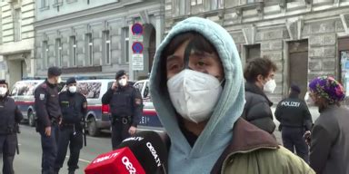 Antifa Demo bei Rossauer Lände Demonstrantin im Interview oe24 tv