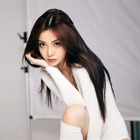 Hot girl xăm trổ từng bị chụp lén trong thang máy giờ ra sao Báo Tri thức Cuộc sống