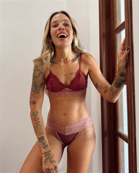 Conjunto lingerie sutiã de renda sem bojo e calcinha de renda e tule bordeaux vovó Marcelina