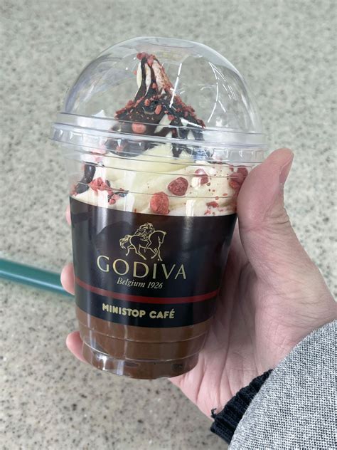 あのゴディバのチョコレートが脳に直撃するミニストップ「godiva監修 飲む贅沢ショコラプリン」を飲んでみた Gigazine