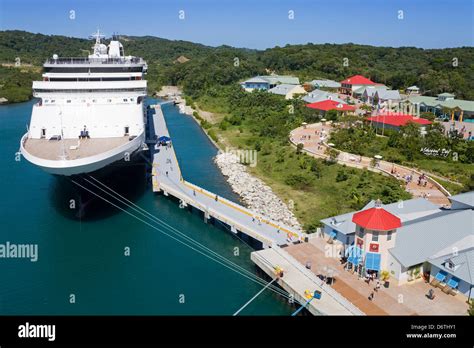 Ship at the Mahogany Bay Cruise Center, Roatan Island, Honduras Stock Photo - Alamy