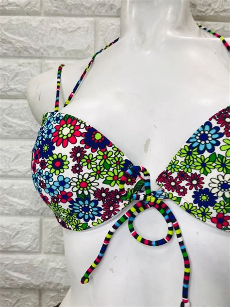 Bikini Cordones Ajustables Con Push Up Y Estampado De Lineas Floreado AleAlon Cl