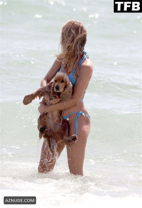 Kimberley Garner Sexy Seen Flaunting Her Hot Figure In A Blue Bikini In